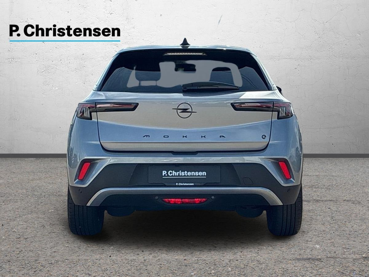 Grå Opel Mokka-e fra 2025