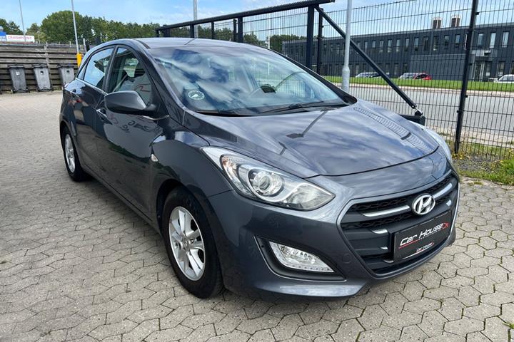 Grå Hyundai i30 fra 2015