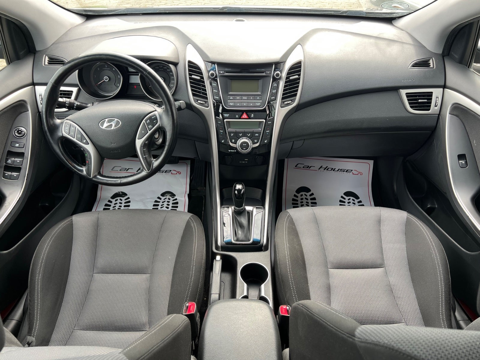 Grå Hyundai i30 fra 2015