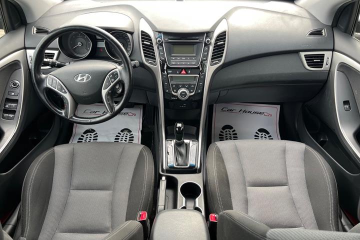 Grå Hyundai i30 fra 2015
