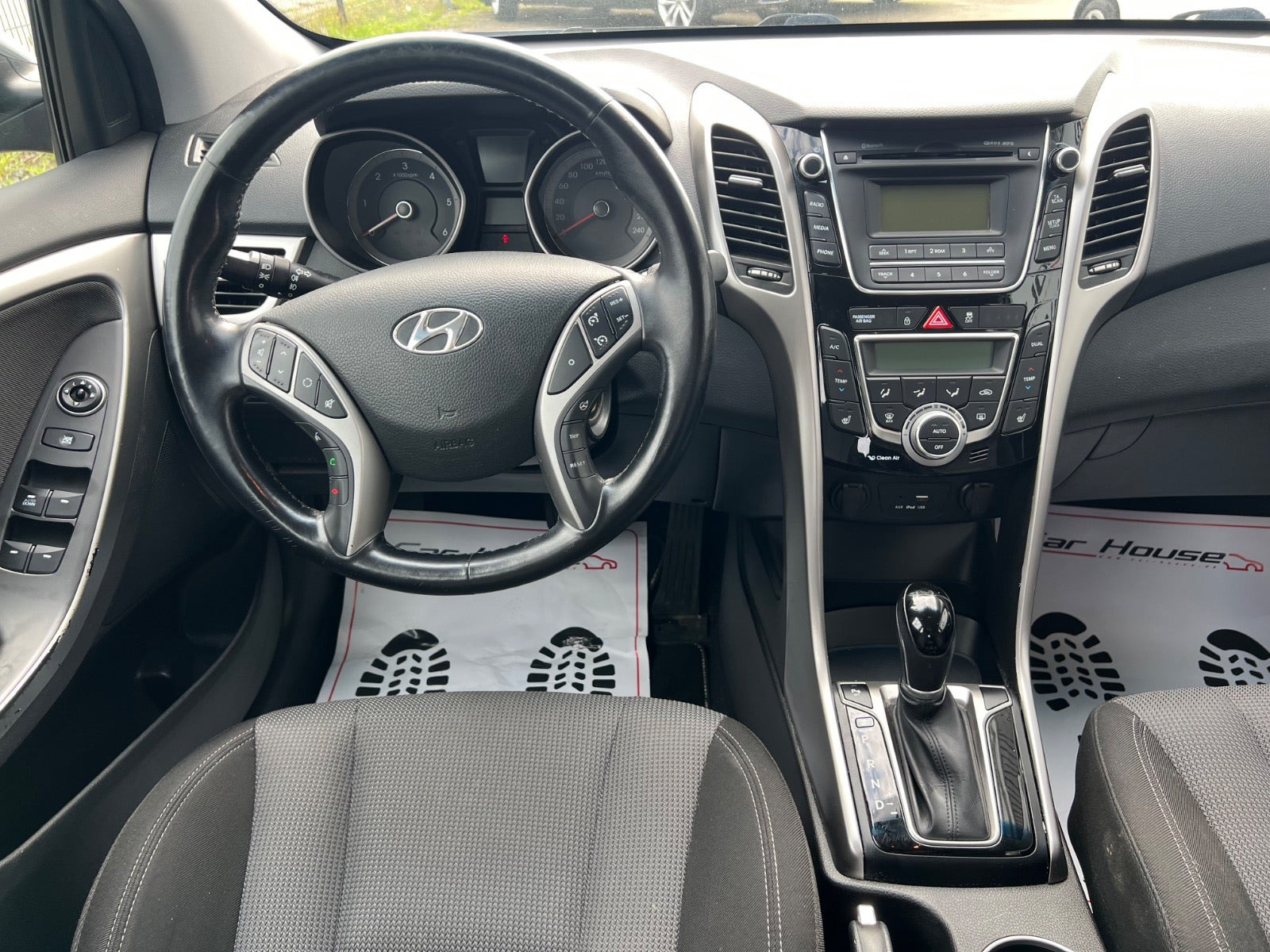 Grå Hyundai i30 fra 2015