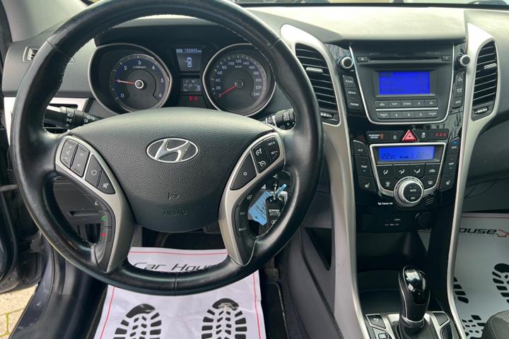 Grå Hyundai i30 fra 2015