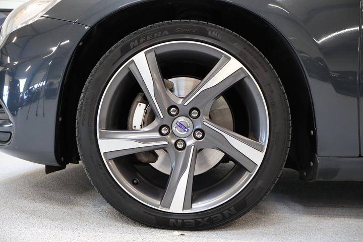 Grå Volvo S60 fra 2013