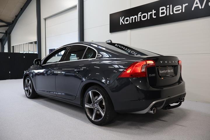 Grå Volvo S60 fra 2013