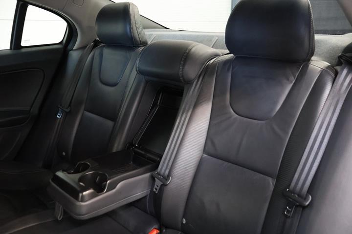 Grå Volvo S60 fra 2013
