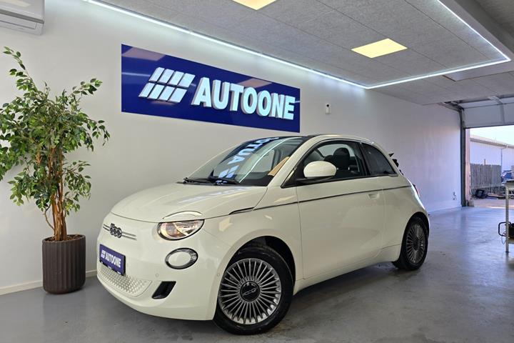 Hvid Fiat 500e fra 2023