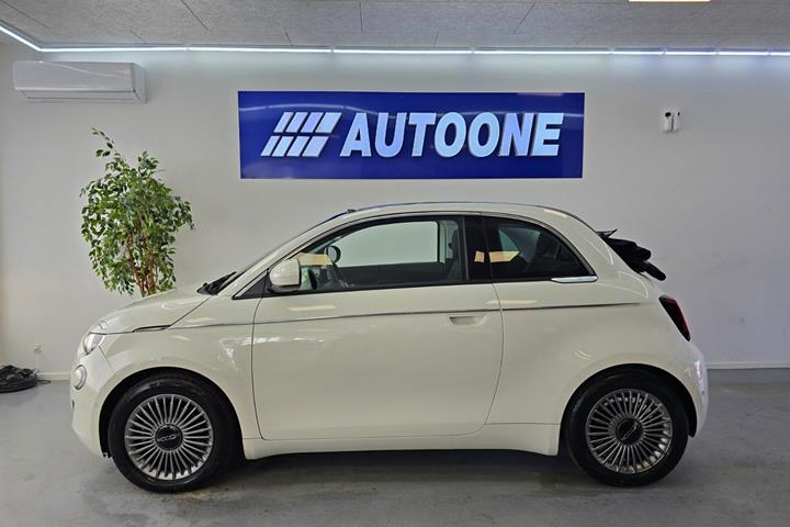 Hvid Fiat 500e fra 2023