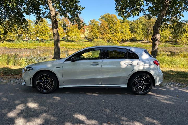 Grøn Mercedes A250 e fra 2020