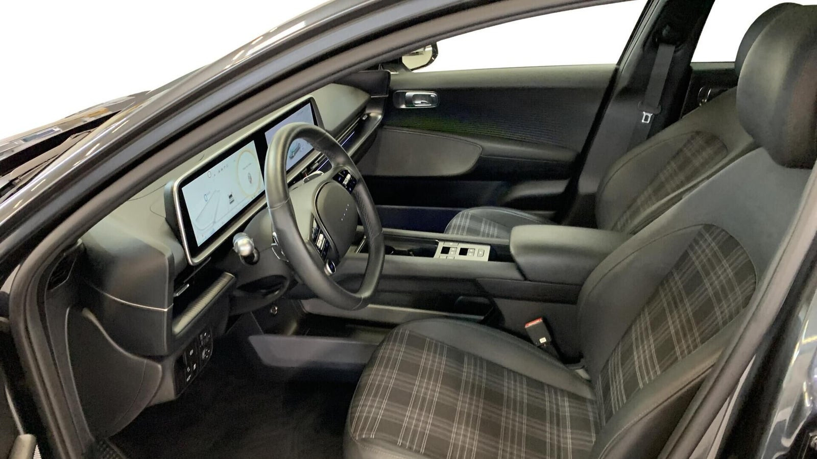 Grå Hyundai Ioniq 6 fra 2023