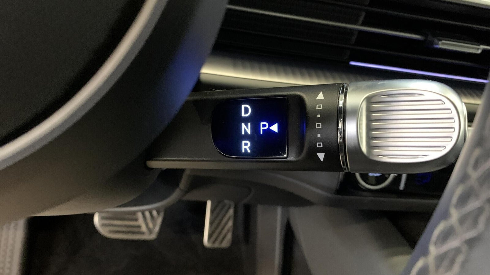 Grå Hyundai Ioniq 6 fra 2023