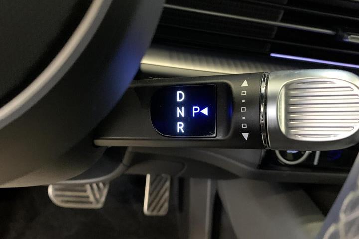 Grå Hyundai Ioniq 6 fra 2023