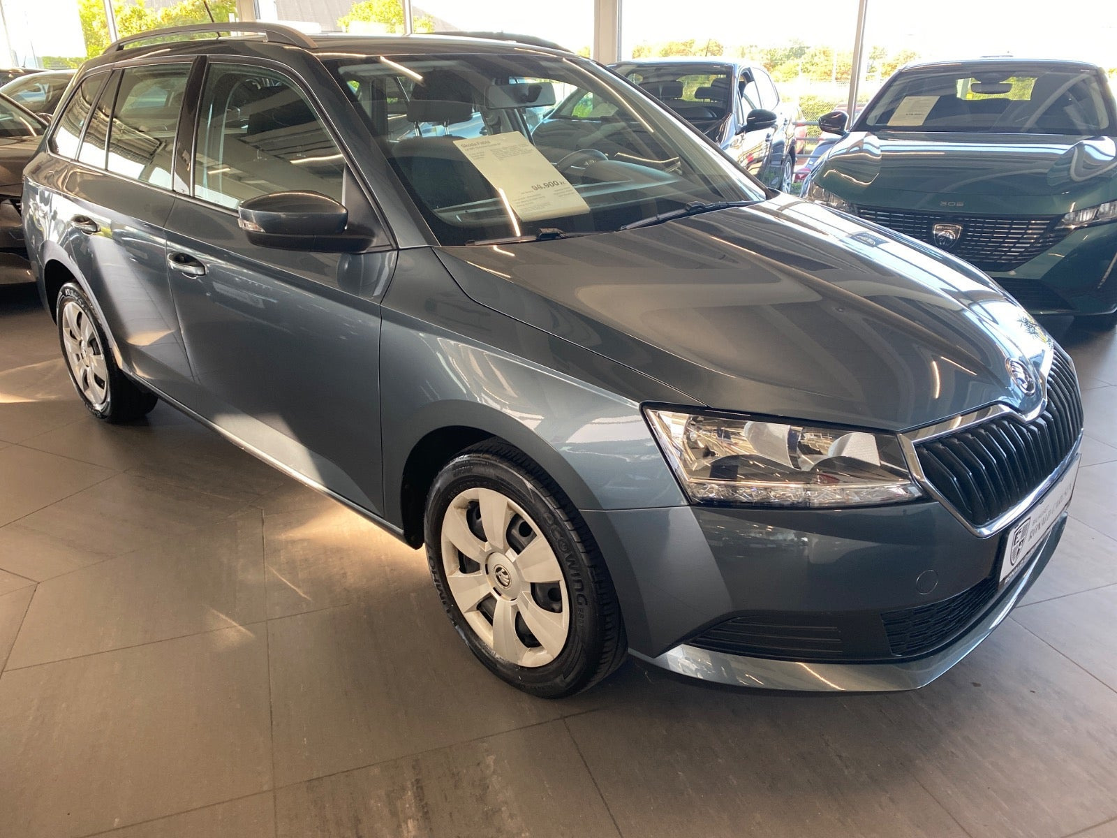 Grå Skoda Fabia fra 2019