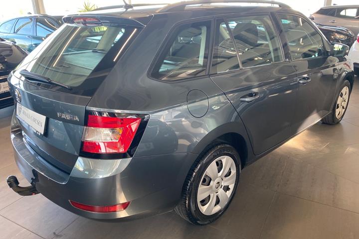 Grå Skoda Fabia fra 2019