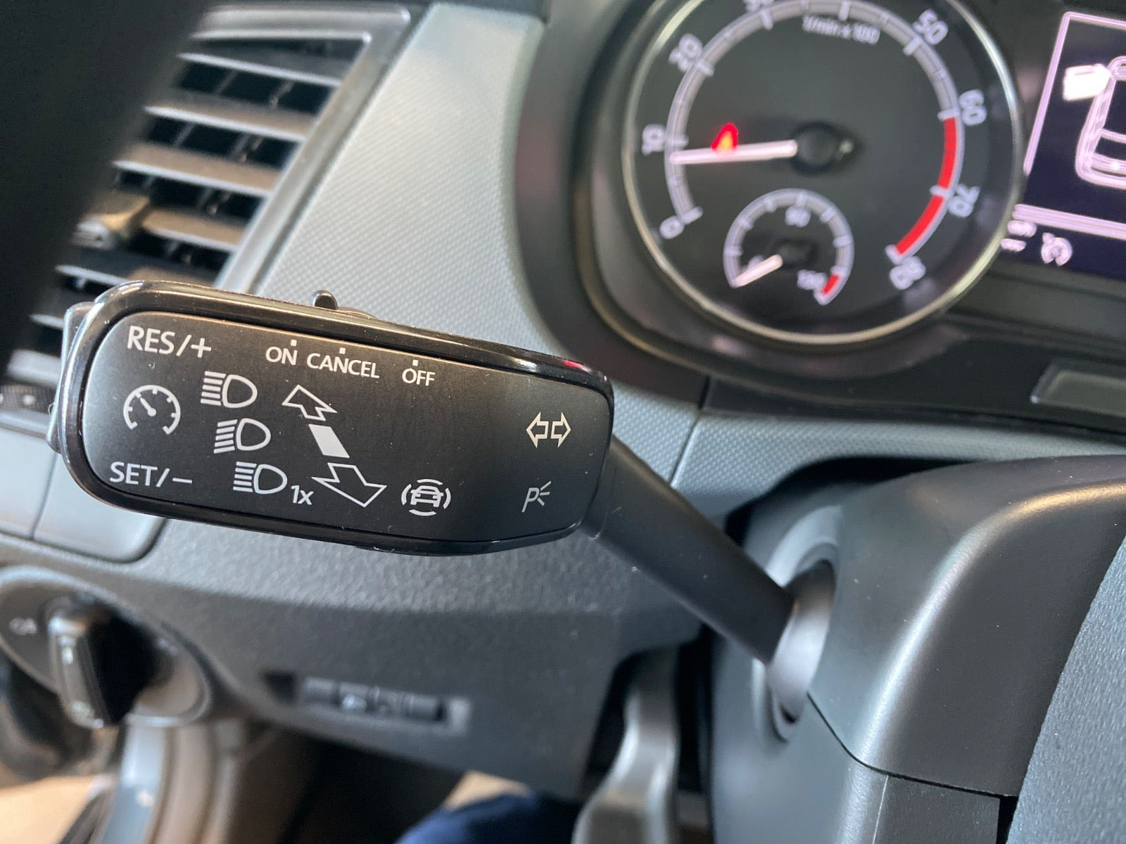 Grå Skoda Fabia fra 2019