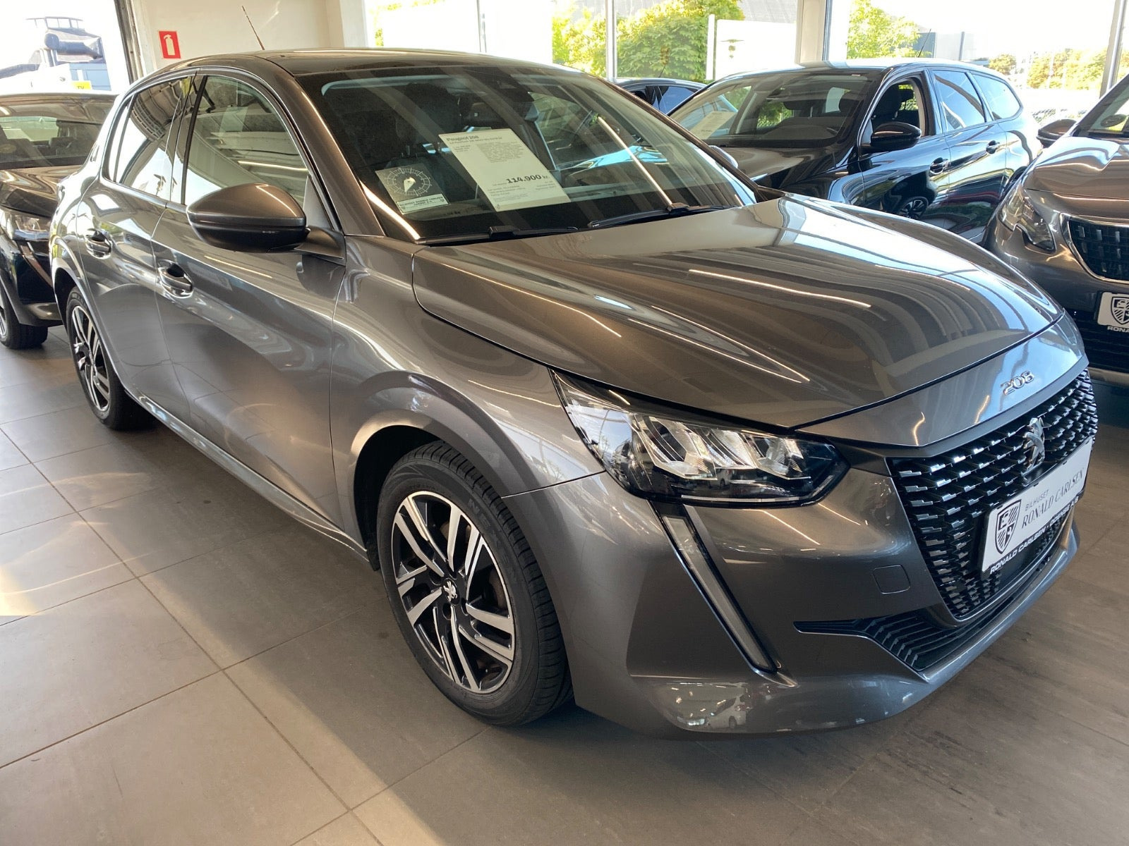 Grå Peugeot 208 fra 2020