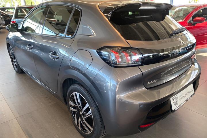 Grå Peugeot 208 fra 2020