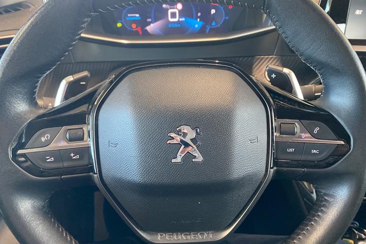 Grå Peugeot 208 fra 2020
