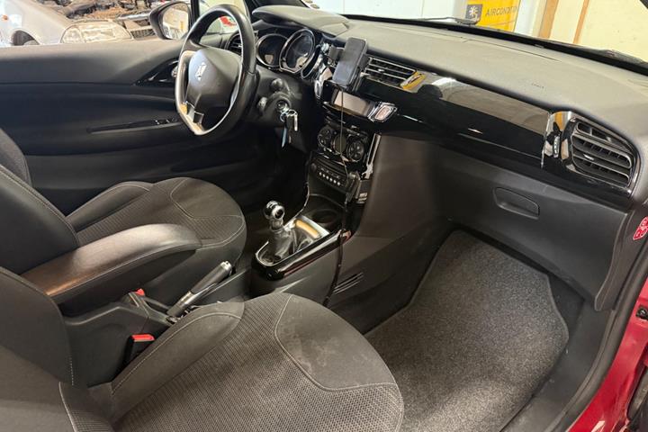Rød Citroën DS3 fra 2013