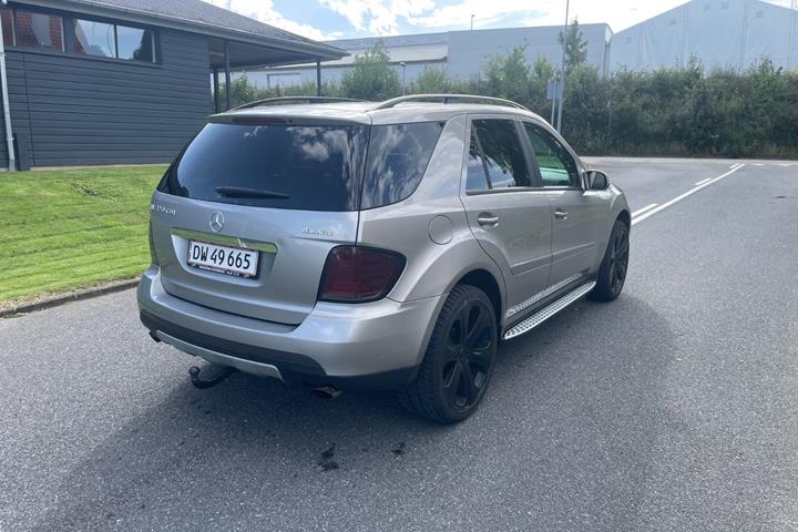 undefined Mercedes ML320 fra 2005