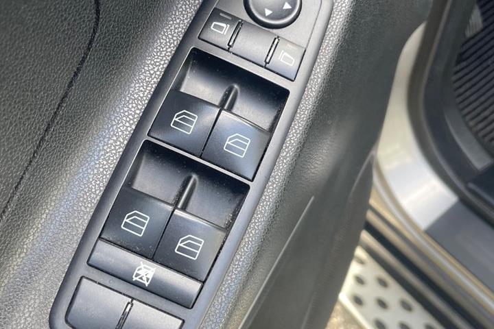 undefined Mercedes ML320 fra 2005