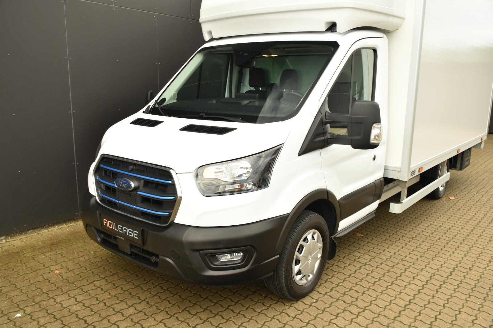 Hvid Ford E-Transit 425 L3 Chassis fra 2023