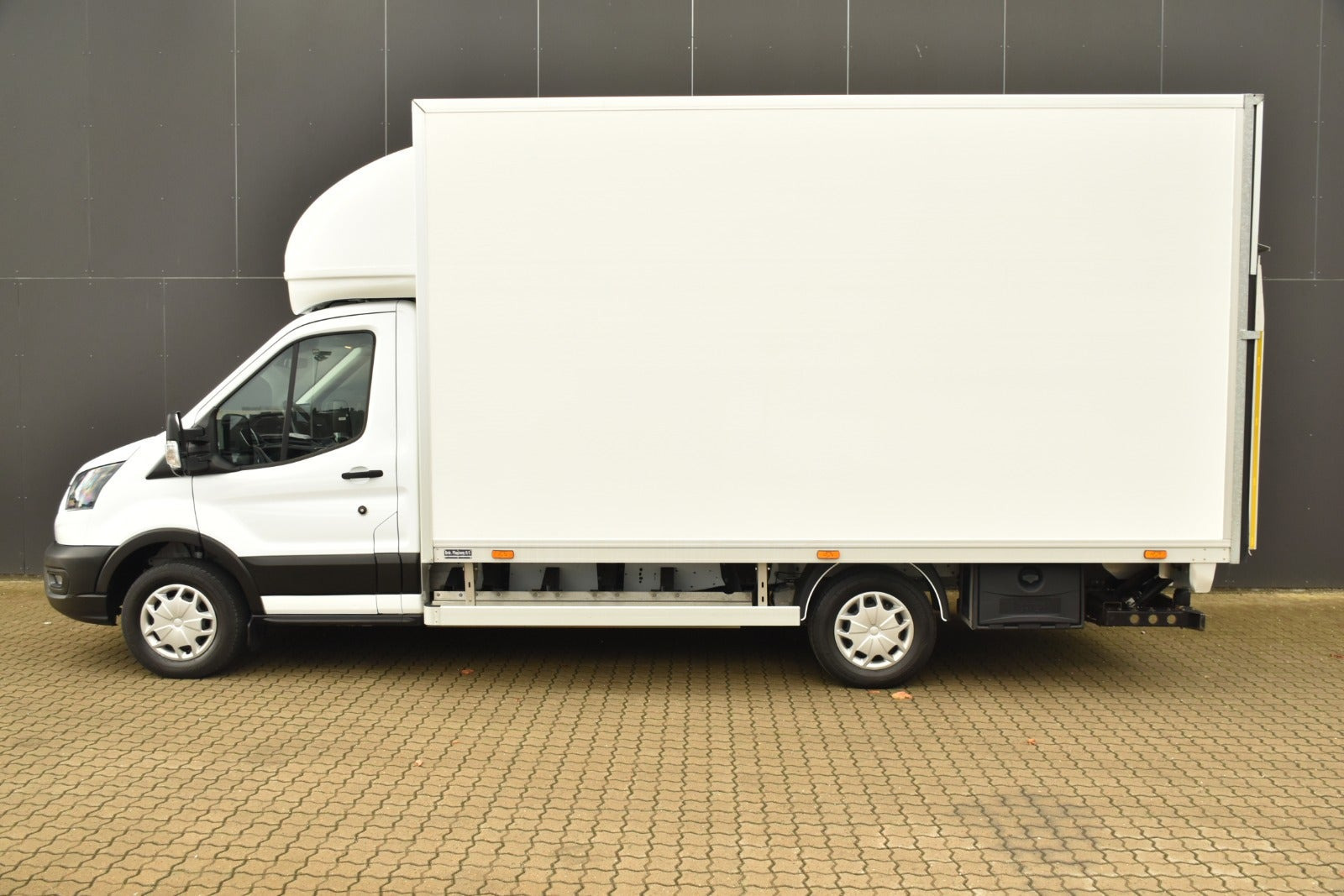 Hvid Ford E-Transit 425 L3 Chassis fra 2023