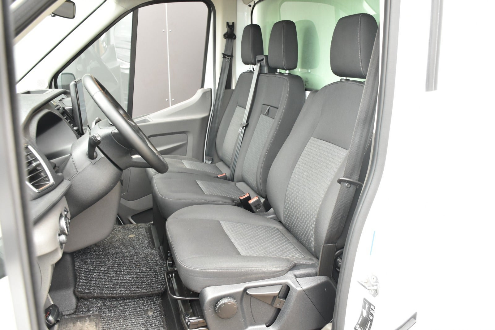 Hvid Ford E-Transit 425 L3 Chassis fra 2023