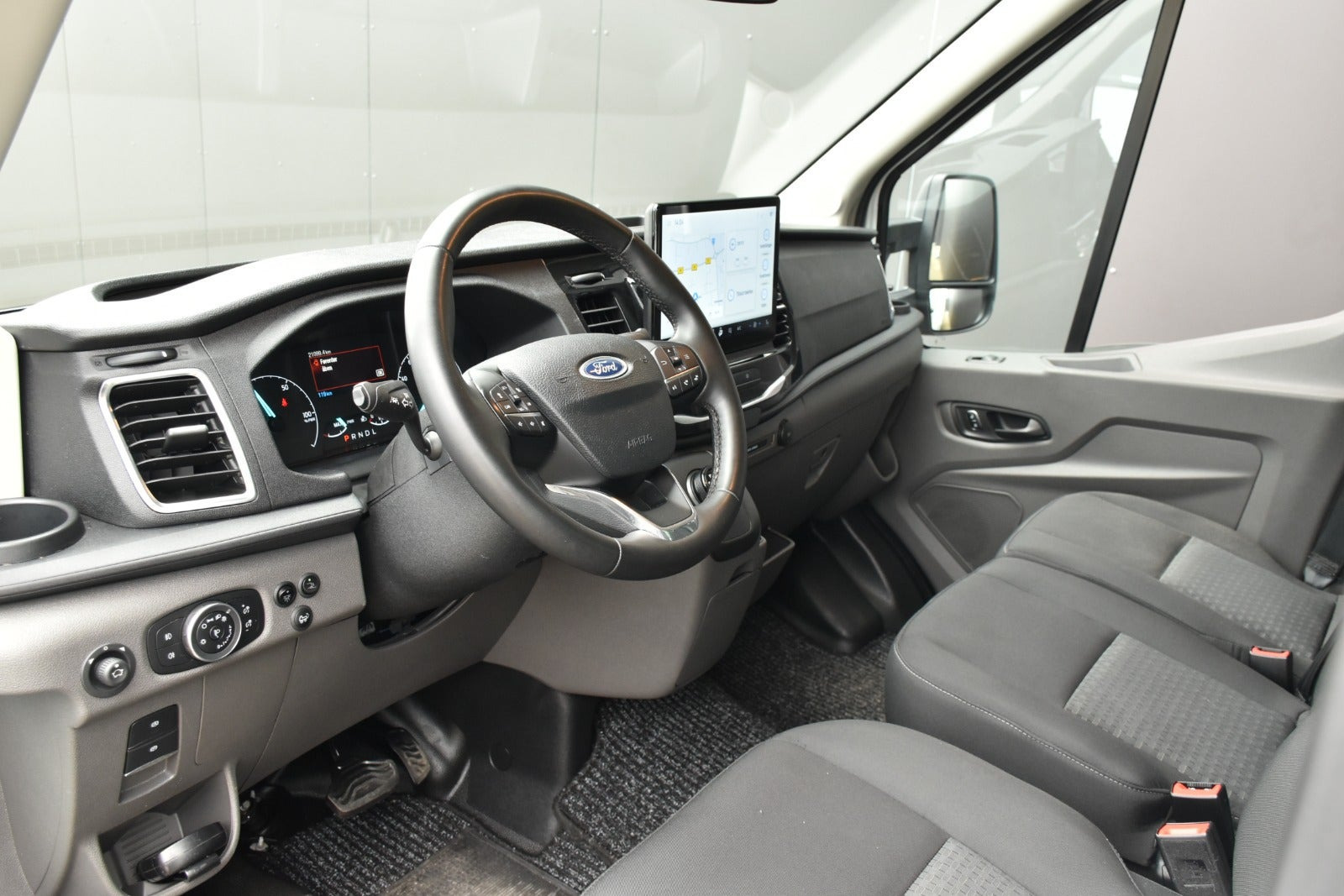 Hvid Ford E-Transit 425 L3 Chassis fra 2023