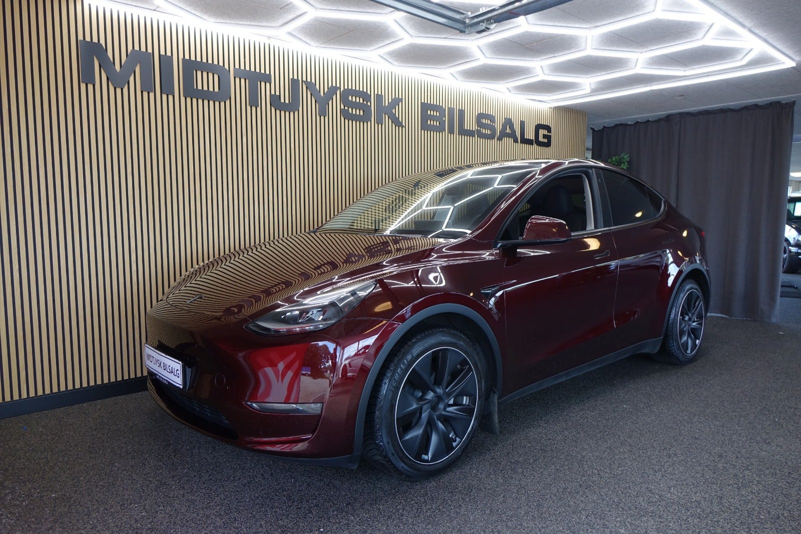 Tesla Model Y Long Range AWD