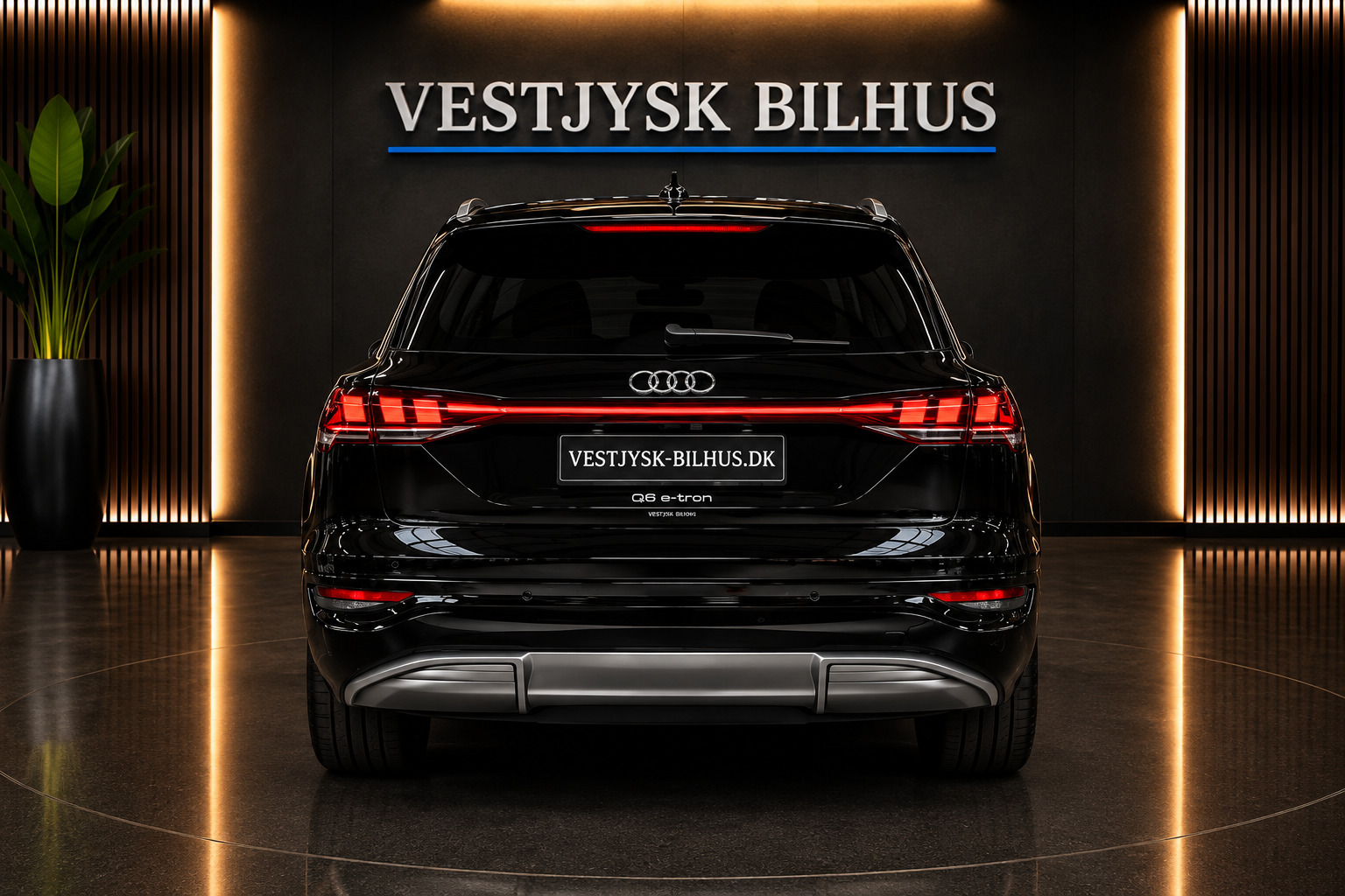 Sort Audi Q6 e-tron fra 2025