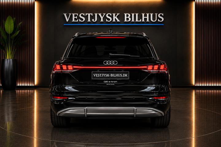 Sort Audi Q6 e-tron fra 2025