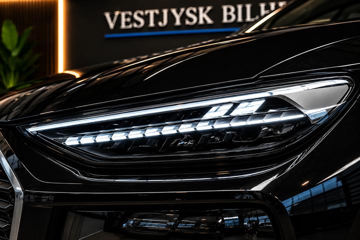 Sort Audi Q6 e-tron fra 2025