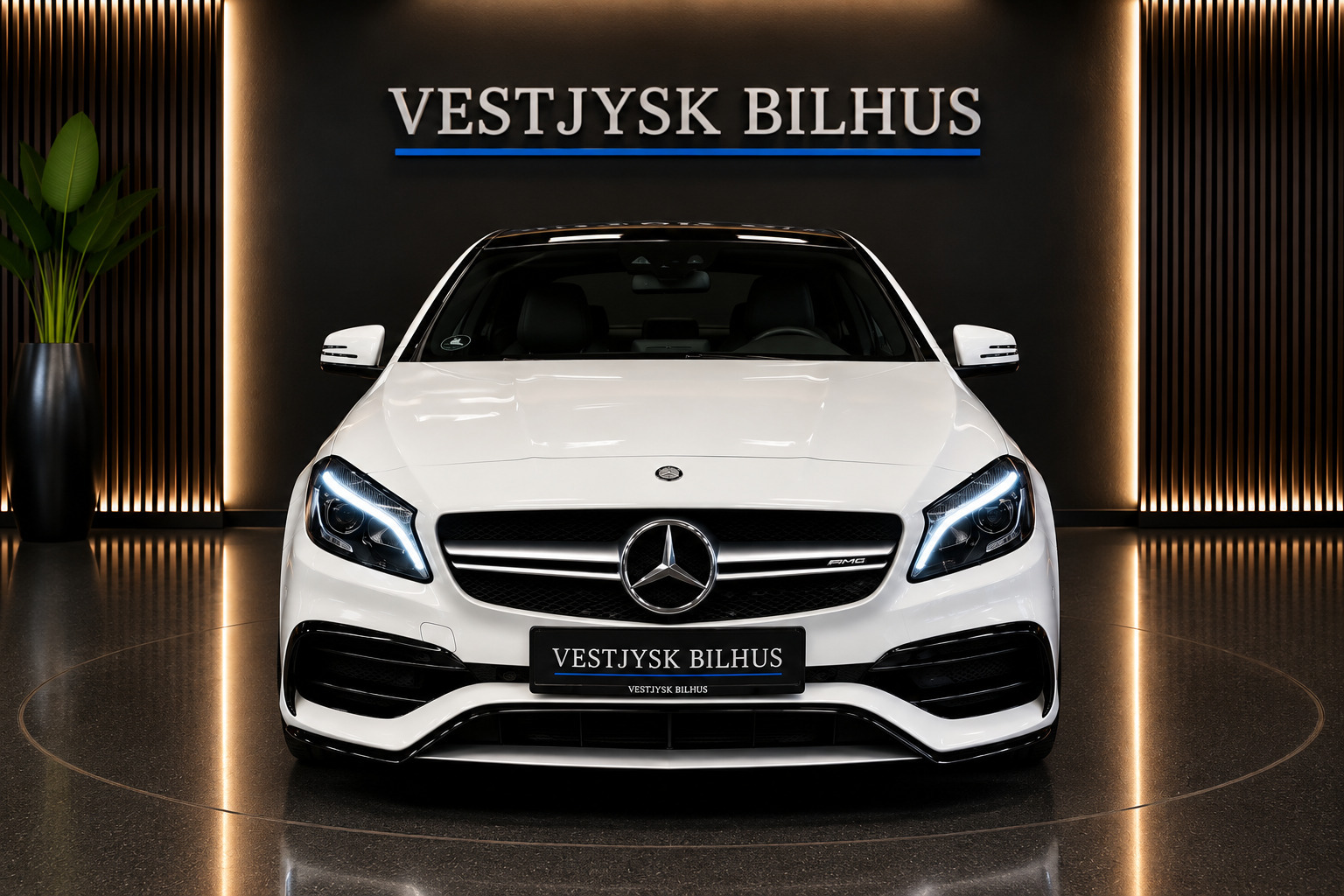 Hvid Mercedes A45 fra 2016