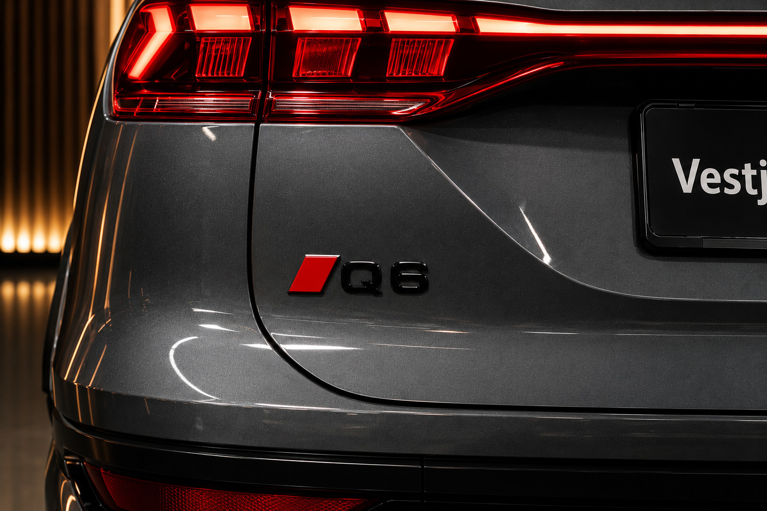 Grå Audi Q6 e-tron fra 2024