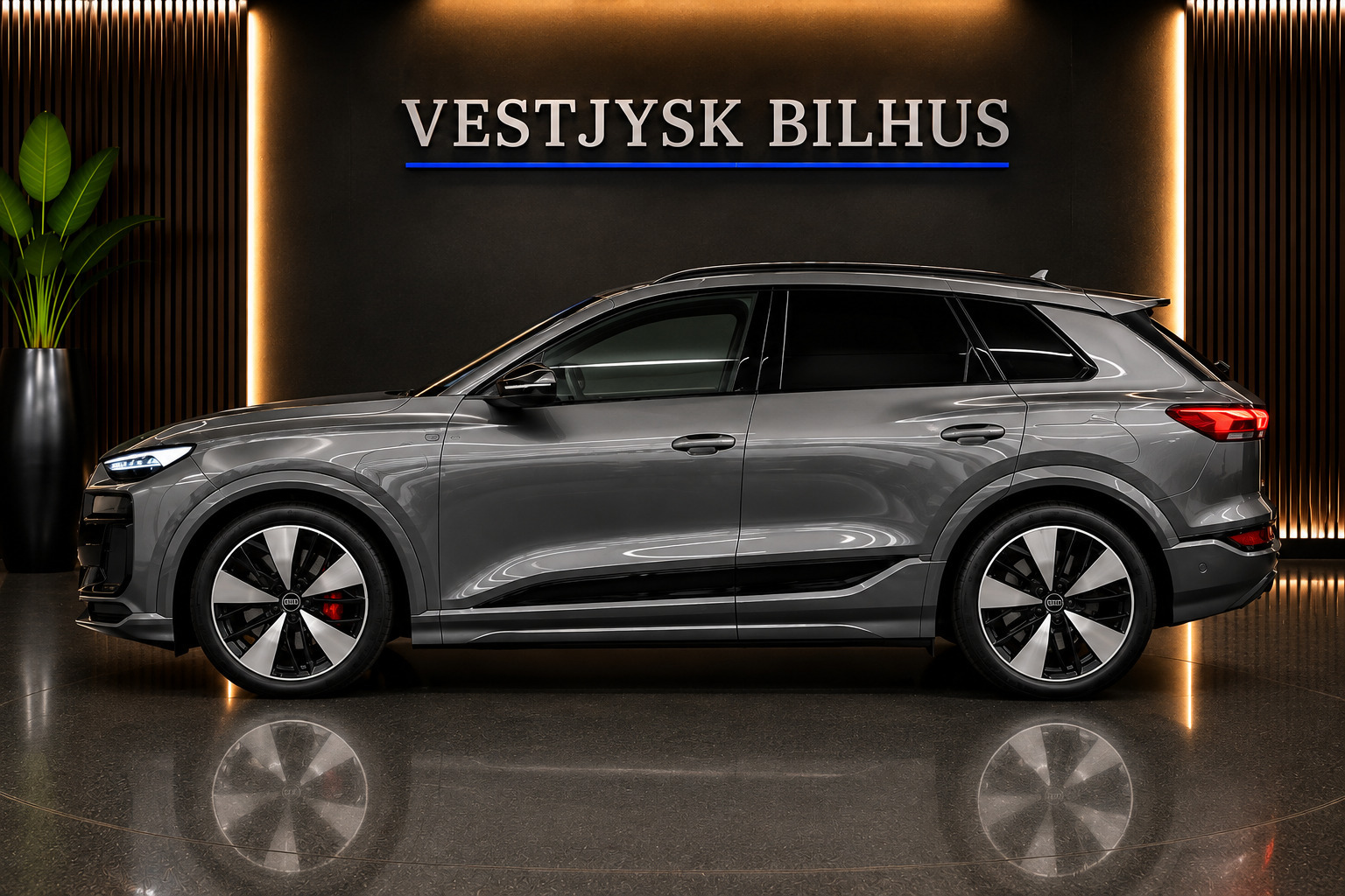 Grå Audi Q6 e-tron fra 2024