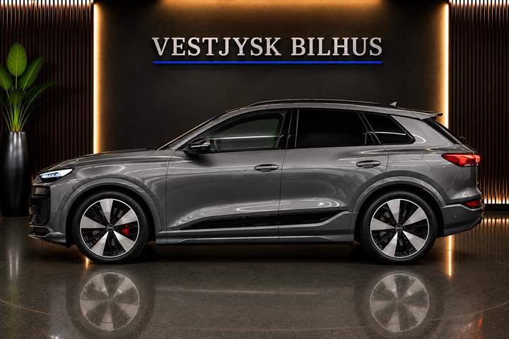 Grå Audi Q6 e-tron fra 2024