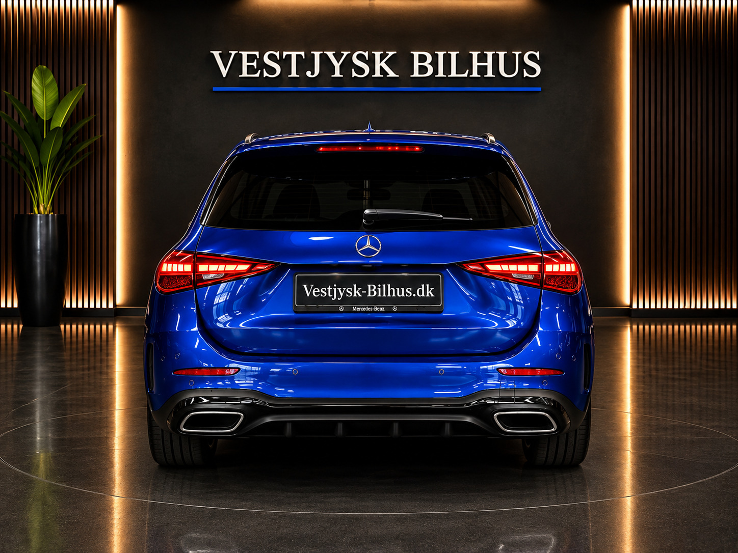 Blå Mercedes C300 e fra 2023