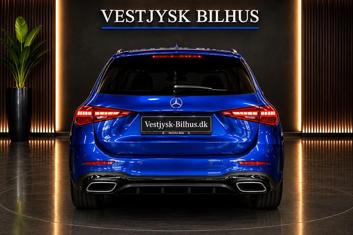 Blå Mercedes C300 e fra 2023