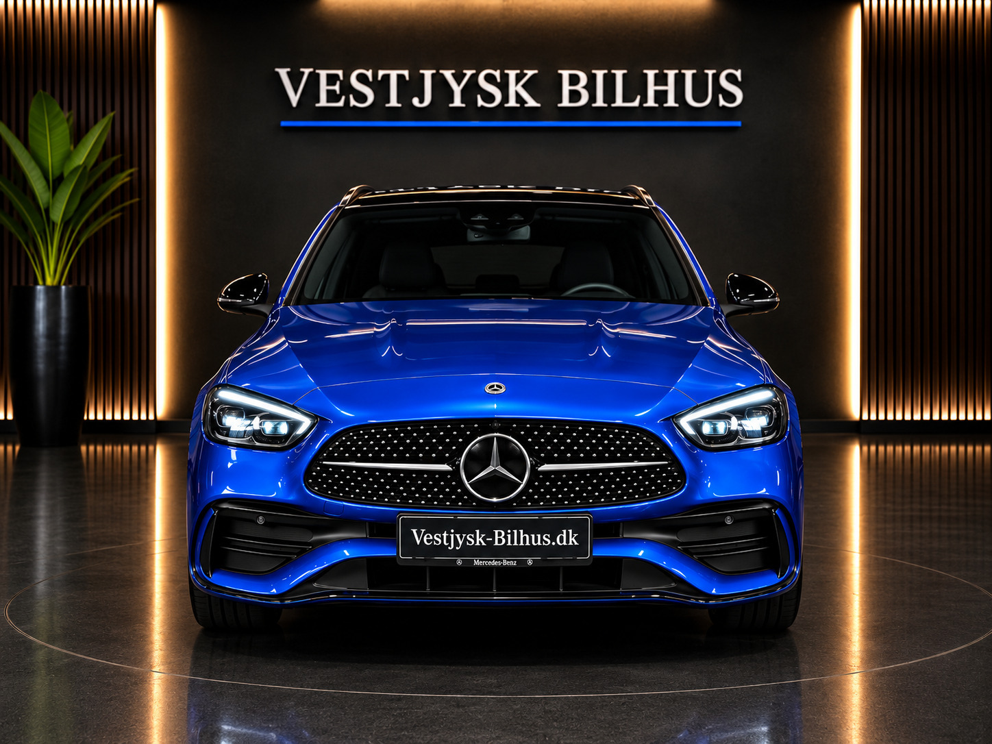 Blå Mercedes C300 e fra 2023
