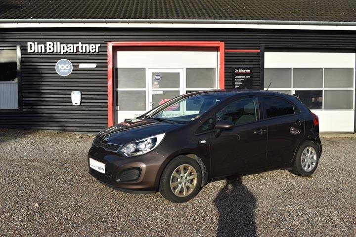 Brun Kia Rio fra 2014