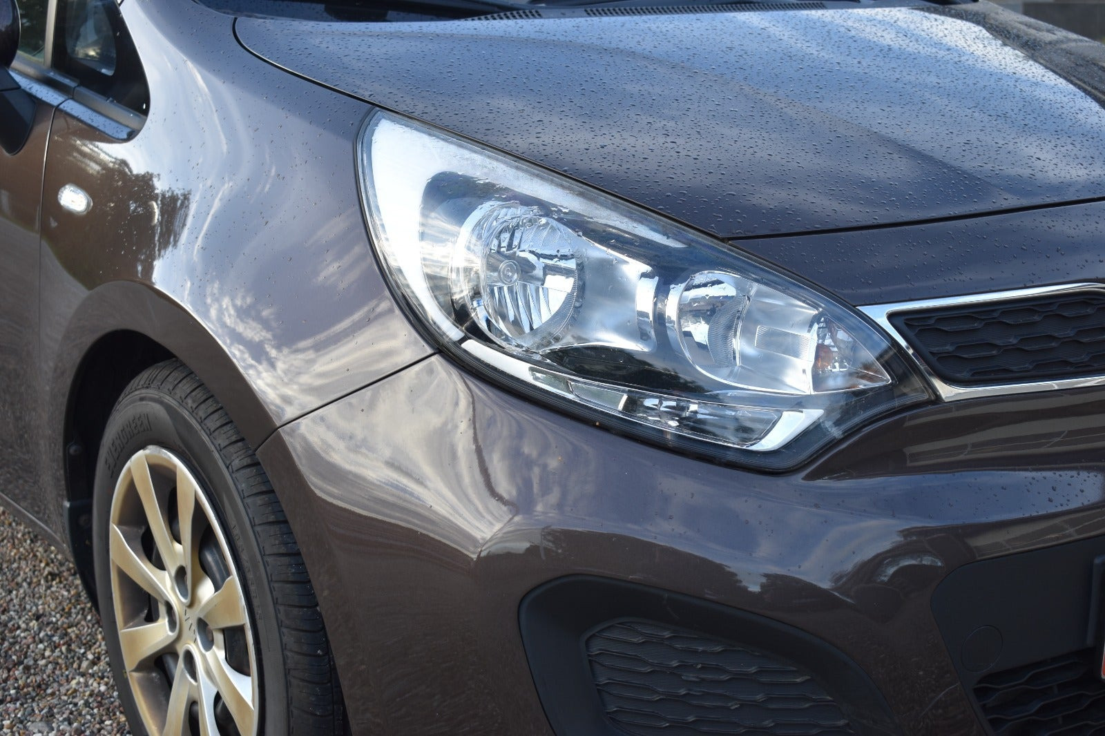 Brun Kia Rio fra 2014