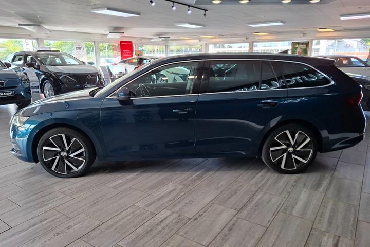 Blå Skoda Octavia fra 2021