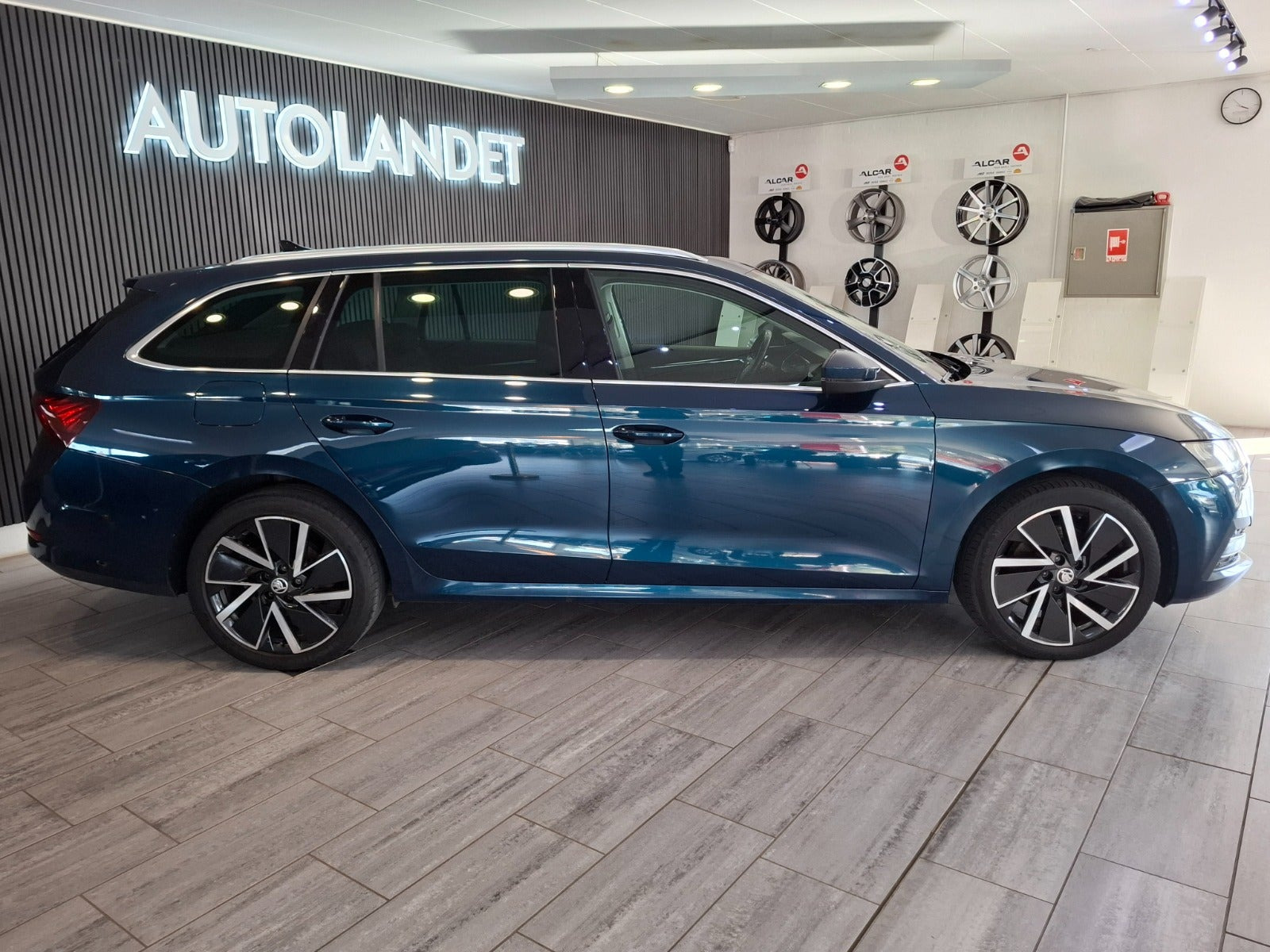 Blå Skoda Octavia fra 2021