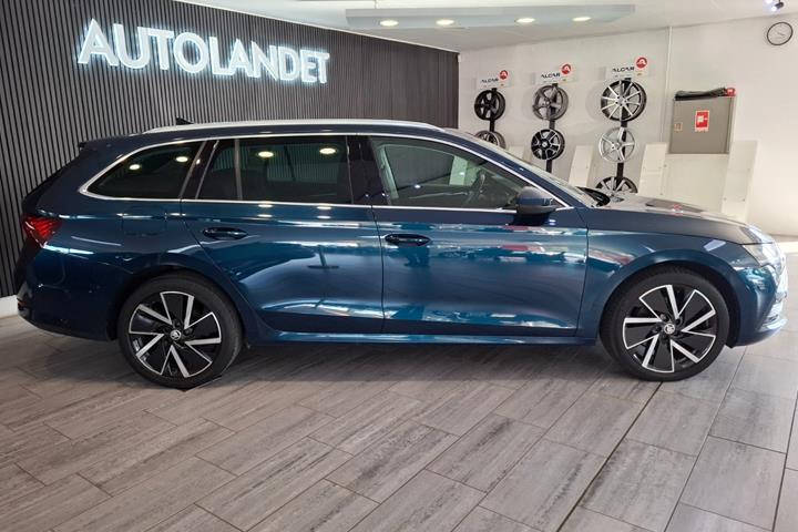 Blå Skoda Octavia fra 2021