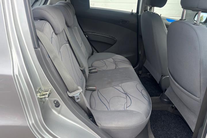 Sølv Chevrolet Spark fra 2012