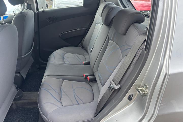 Sølv Chevrolet Spark fra 2012