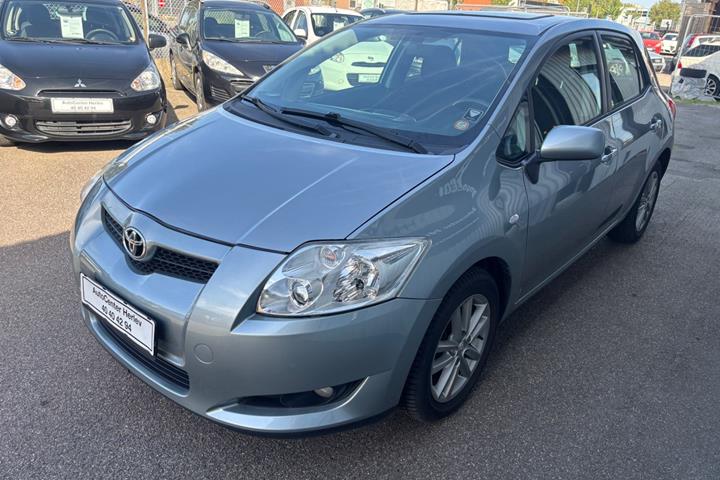 Grå Toyota Auris fra 2008