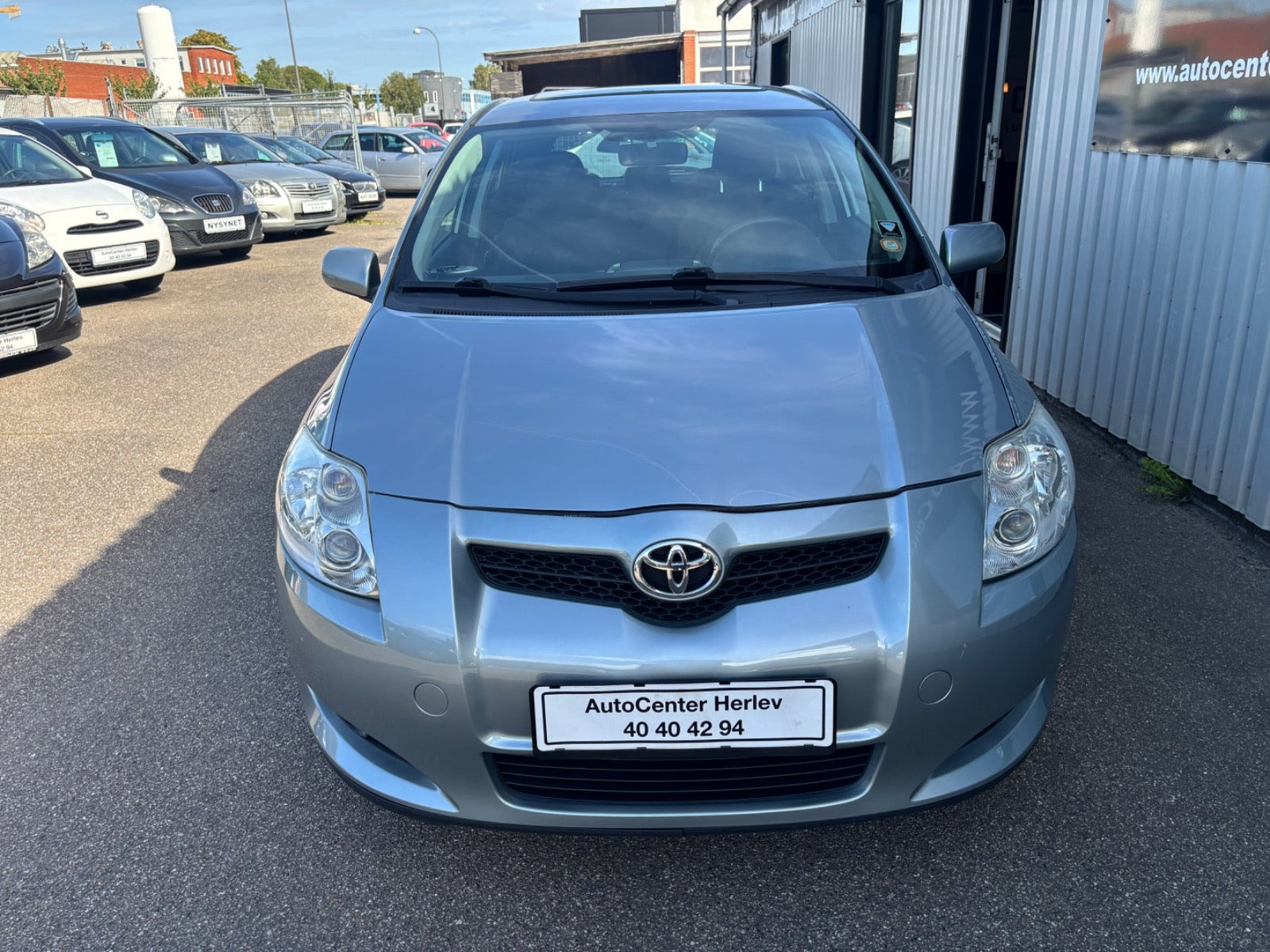 Grå Toyota Auris fra 2008