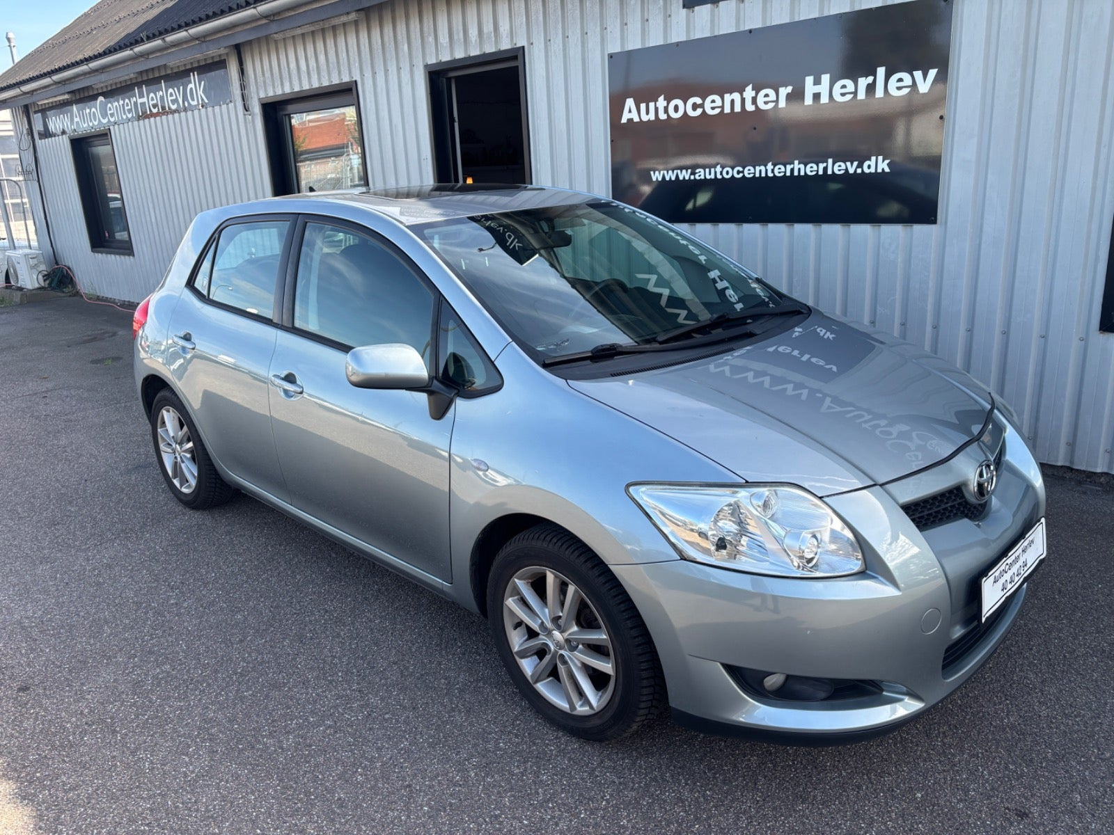 Grå Toyota Auris fra 2008
