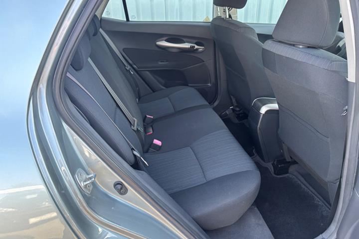Grå Toyota Auris fra 2008